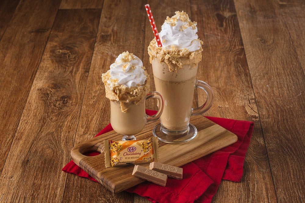 Cappuccino Cremoso de Amendoim com KitKat Pé-de-moleque