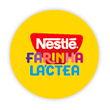 Um círculo amarelo com o logotipo de Farinha Láctea Nestlé em tons coloridas e um escrito em branco.