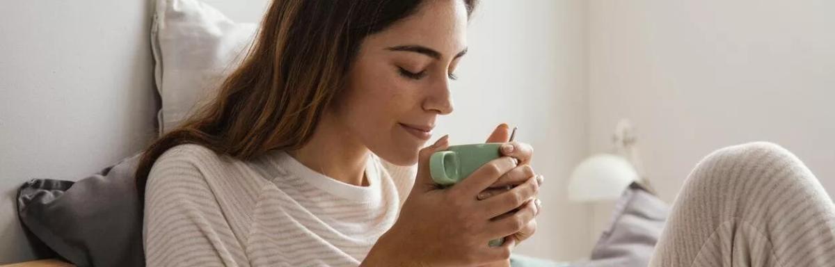 4 remédios caseiros para rouquidão: chás e outras opções