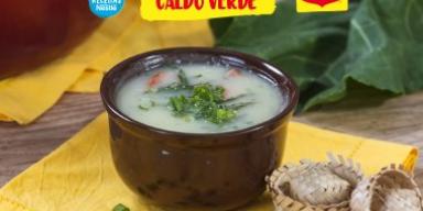 NESTLÉ NA SUA COZINHA | Caldo Verde Montagem com um fundo amarelo, a foto da receita ampliada ao centro, o nome do programa e os logos das marcas