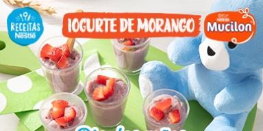Iogurte de Morango com MUCILON® Seleção da Natureza Fotografia de um iogurte de morango e logo de Receitas Nestlé e Mucilon.