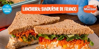 Sanduichinho de Frango com MUCILON® Seleção da Natureza – Nestlé na Sua Cozinha Fotografia de sanduiche e lancheira e ao lado o nome da receita e logos de marca.