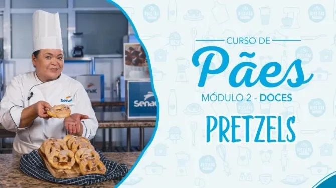 Montagem com a imagem de uma chefe com uniforme branco à esquerda e à direita o título da aula de pretzels