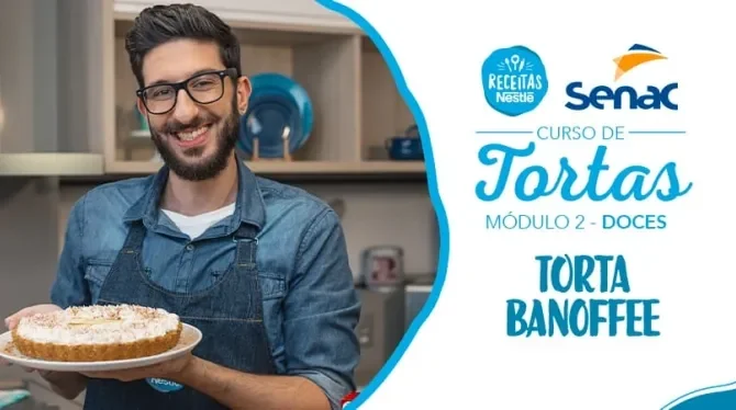 Montagem com a imagem de um chefe com uniforme jeans à esquerda e à direita o título da aula de torta banoffee