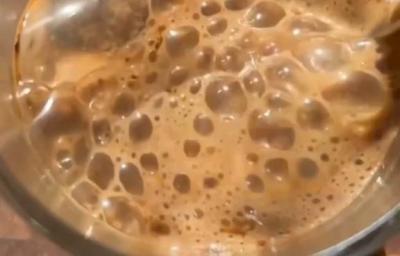 Foto da receita de Cappuccino diet sem açúcar. Observa-se uma xícara com espuma.