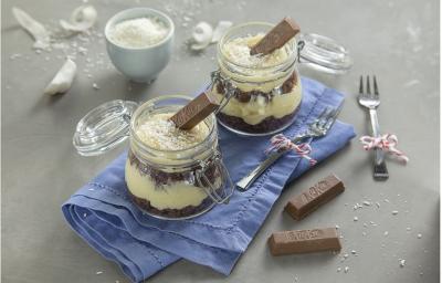 Bolo-de-Pote-de-Chocolate-com-KitKat-Coconut-Receitas-NESTLÉ