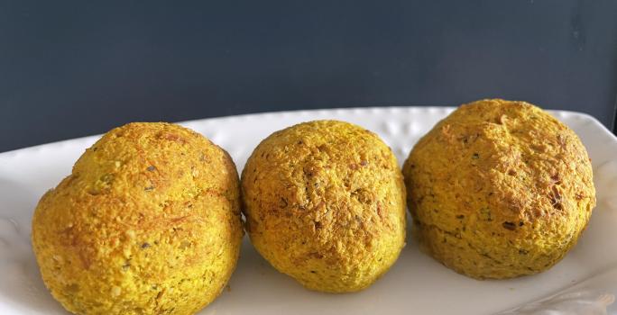 Imagem da receita de Bolinho de Abobora com Frango, em um prato branco