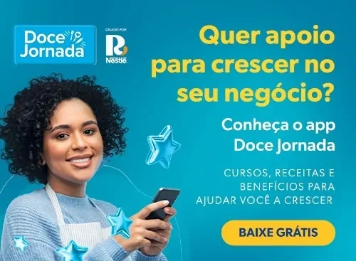 App Doce Jornada Nestlé Mulher com celular promove app Doce Jornada com cursos, receitas e benefícios para crescer no negócio.